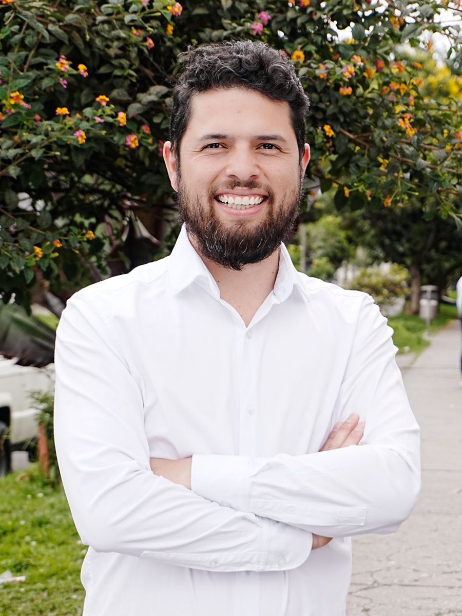 Juan Caballero, candidato a edil por Engativá